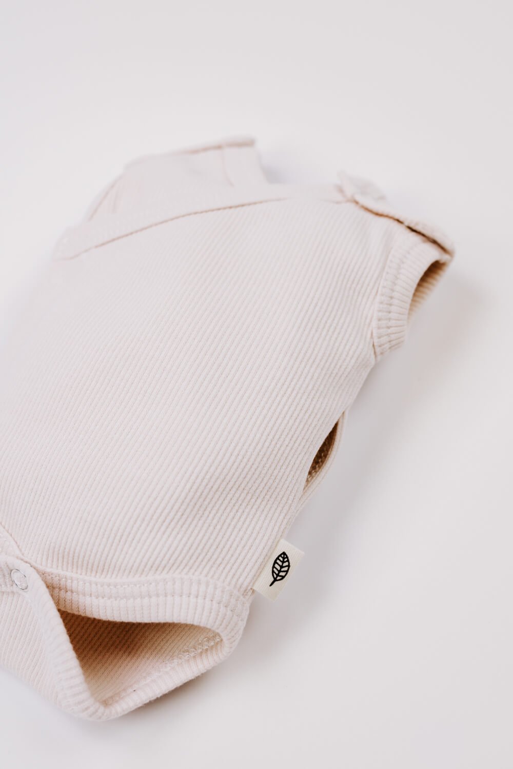 Prematuur romper met openingen voor slangetjes en draadjes rib licht beige