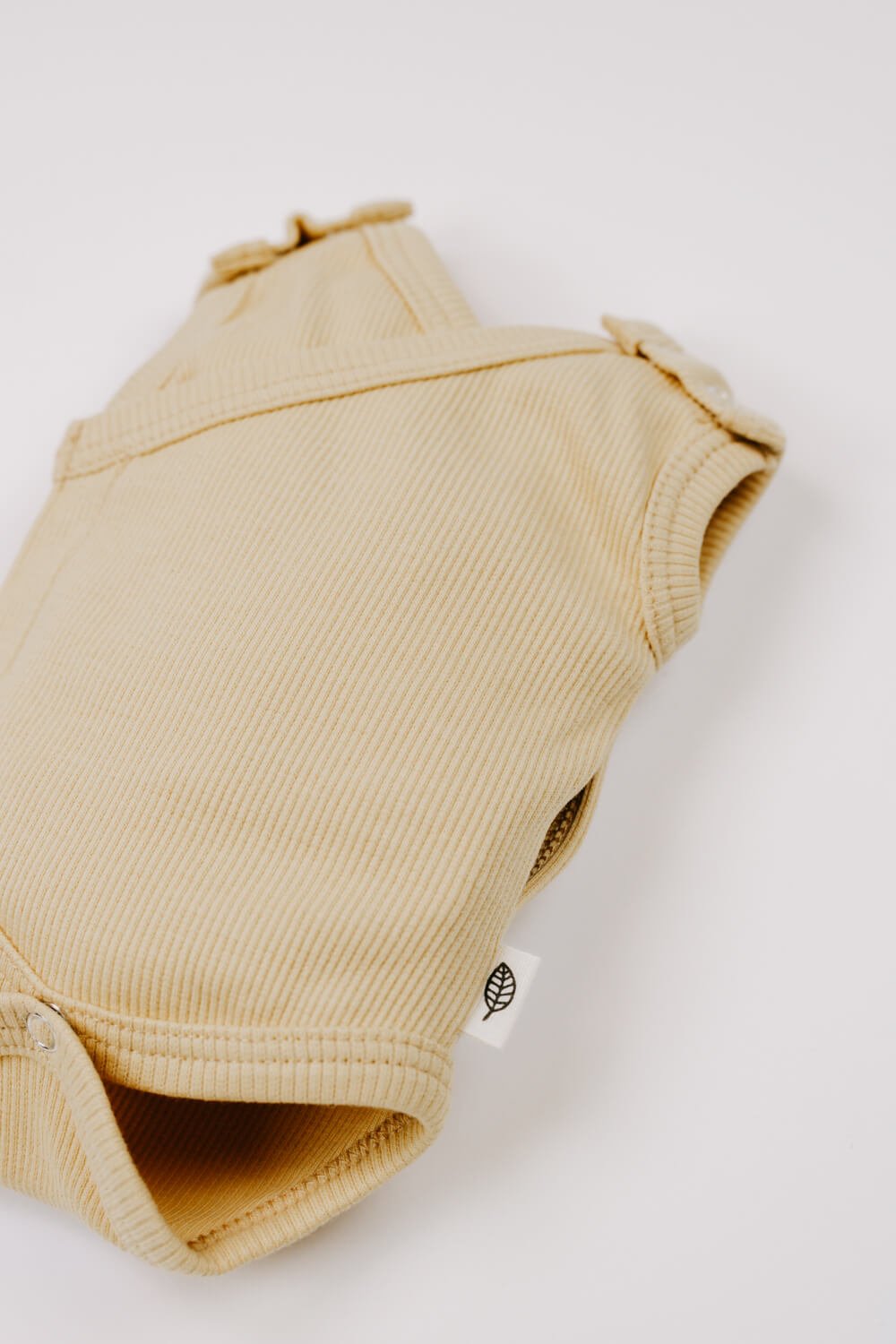 Prematuur romper met openingen voor slangetjes en draadjes rib zacht geel