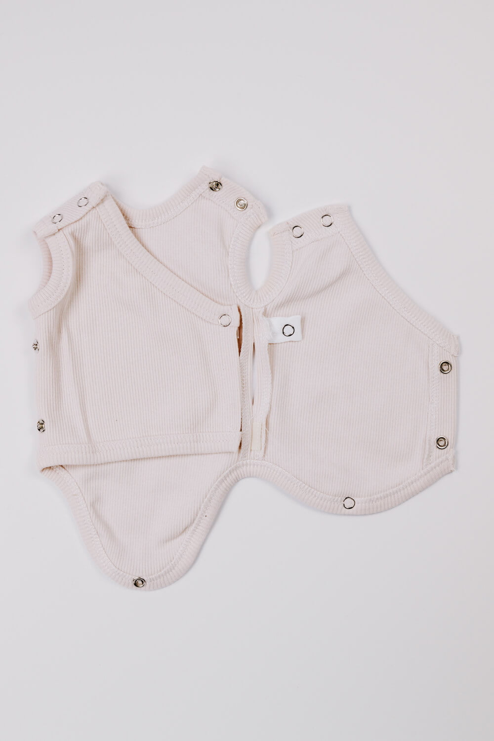 Prematuur romper opengeklapt rib licht beige