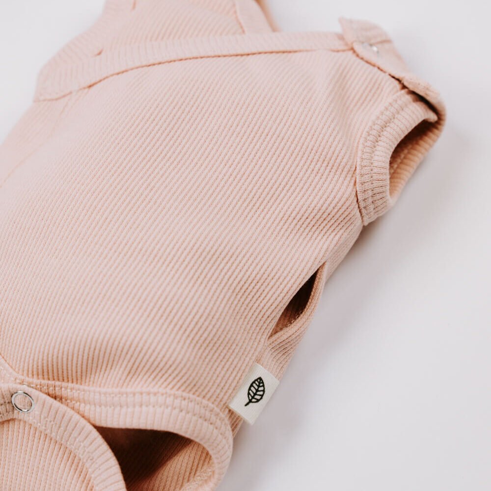 Prematuur romper met openingen voor slangetjes en draadjes rib soft roze